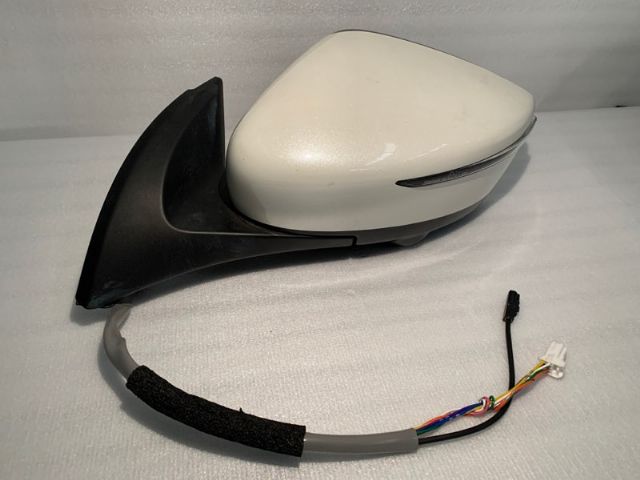 Nissan Leaf ZE0 2011-2016 LF Door Elec Mirror (7 Wire)