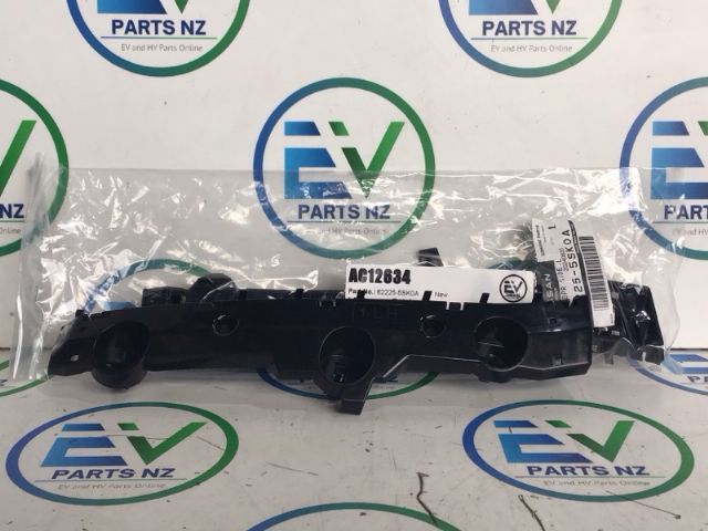 Nissan Leaf ZE1 2018-on LF Bumper Retainer