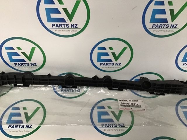 Toyota Sai AZK10 Rear Bumper Retainer LR