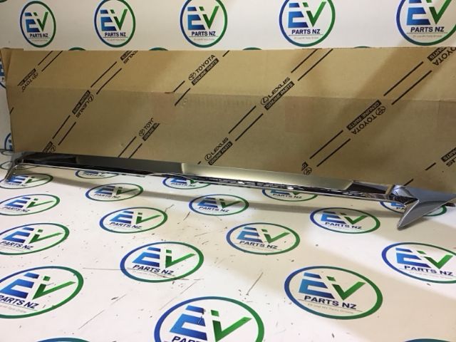 Lexus CT CT 200H 2011-2017 Grille Moulding