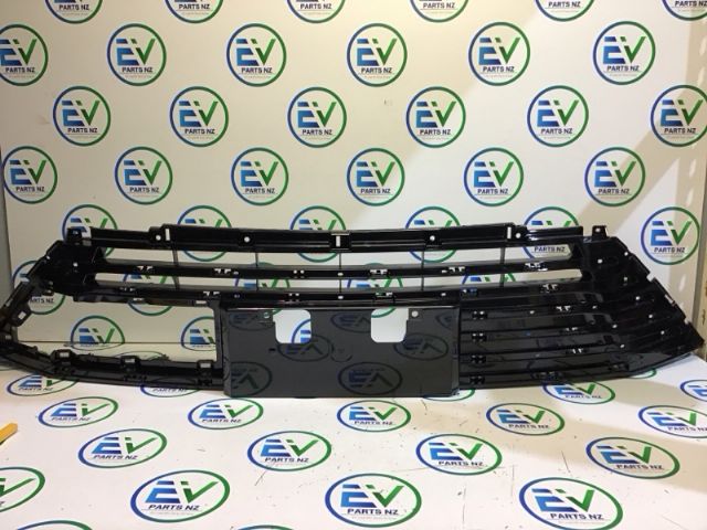 Toyota Aqua NHP10 2011-2015 Front Bumper Grille