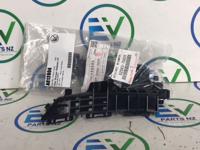 Toyota Sai AZK10 Rear Bumper Retainer LR