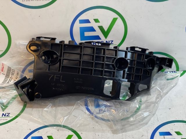 Toyota C-HR ZYX10 LF Bumper Retainer