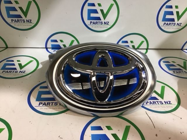 Toyota Sai AZK10 Grille Badge