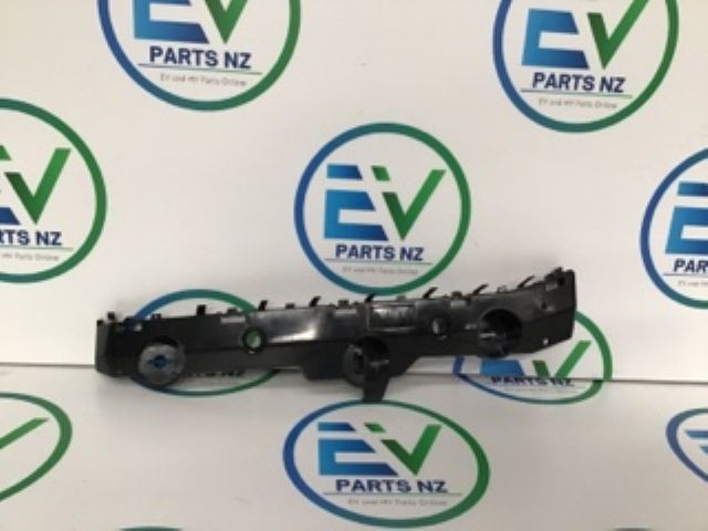 Nissan Leaf ZE1 2018-on LF Bumper Retainer