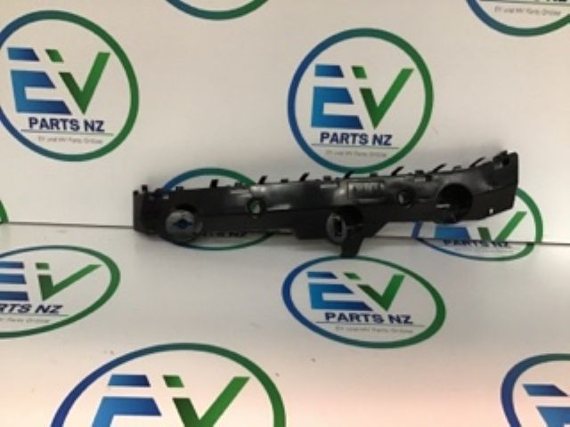 Nissan Leaf ZE1 2018-on LF Bumper Retainer