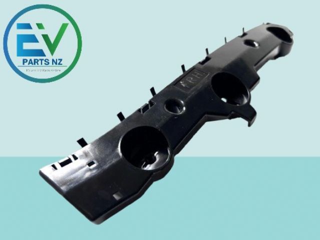 Nissan Leaf ZE0 2011-2016 LF Bumper Retainer