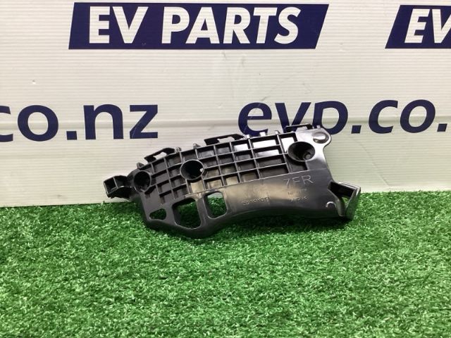 Toyota C-HR NGX10 RF Bumper Retainer