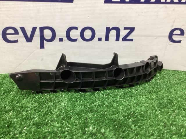 Toyota C-HR NGX10 LR Bumper Retainer