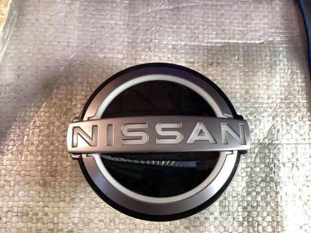 Nissan Leaf ZE1 2018-on Grille Badge