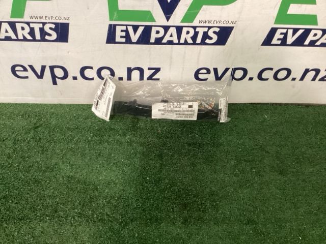 Nissan Leaf ZE1 2018-on LF Bumper Retainer