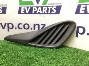 Toyota Prius C Aqua NHP10 RF Fog Light Cover