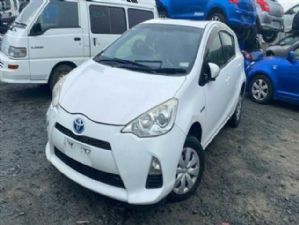 Toyota Aqua NHP10 2011-2015